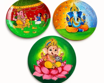 Hand-Painted-Wooden-Wall-Hangings-1